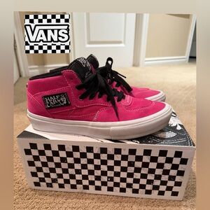 💕 VANS half can skate shoes. EUC Women’s 8.5 Men’s- 7